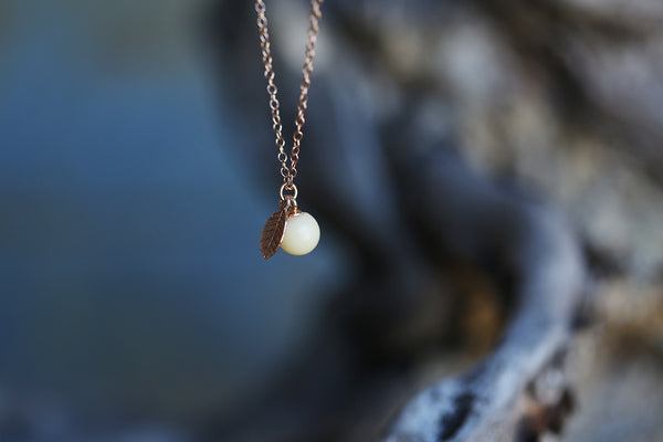 Pearl leaf necklace